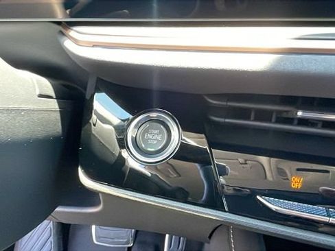Used 2025 Buick Envision Sport Touring AWD/4WD image 18