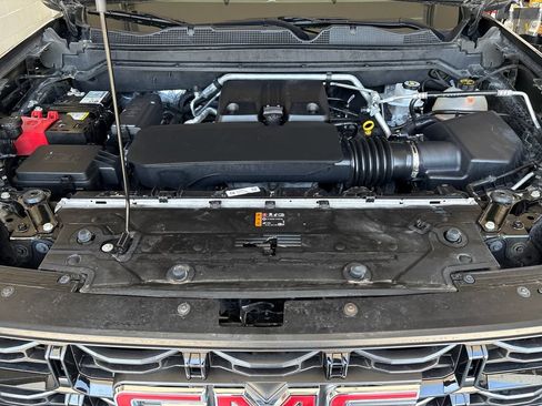 Used 2024 GMC Canyon Elevation AWD/4WD image 37
