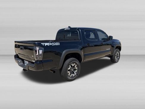 Used 2019 Toyota Tacoma TRD Off-Road w/ Technology Package AWD/4WD image 4