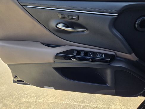 Used 2024 Lexus ES 350 w/ Premium Package FWD image 25