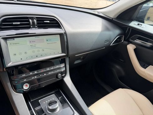 Used 2019 Jaguar F-PACE Premium AWD/4WD image 32
