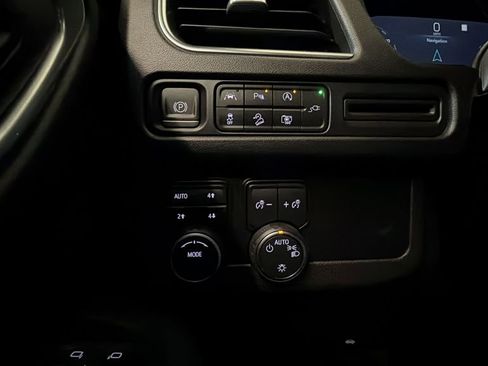 Used 2022 Chevrolet Tahoe Z71 w/ Luxury Package AWD/4WD image 23