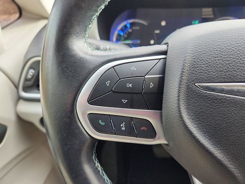 Used 2018 Chrysler Pacifica Touring-L image 21