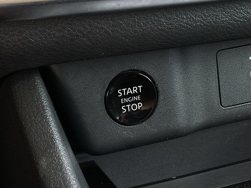 Used 2025 Nissan Rogue SV FWD image 21