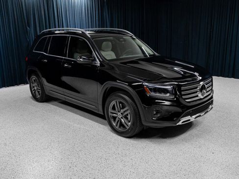 New 2026 Mercedes-Benz GLB 250 4MATIC image 3