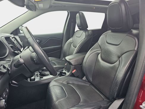 Used 2019 Jeep Cherokee Limited w/ Luxury Group AWD/4WD image 17