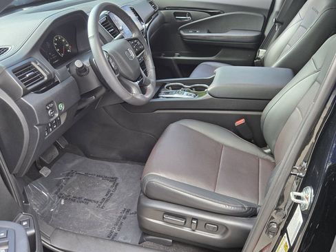 Used 2025 Honda Ridgeline Black Edition image 10