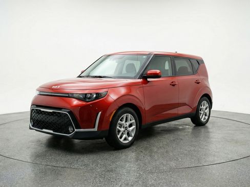 Used 2025 Kia Soul LX w/ LX Technology Package FWD image 3