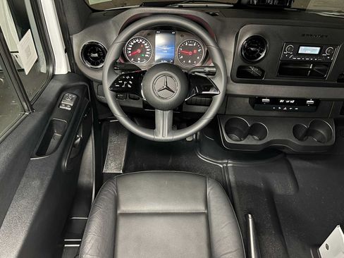 Used 2025 Mercedes-Benz Sprinter 2500 image 33