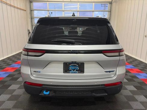 Used 2023 Jeep Grand Cherokee Trailhawk w/ Luxury Tech Group III AWD/4WD image 5