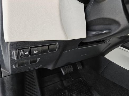 Used 2022 Toyota Corolla Cross LE w/ Moonroof Package image 18