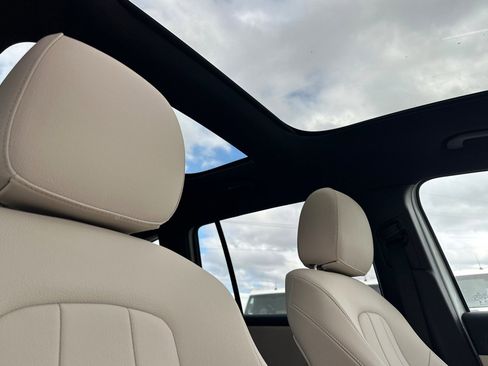 Used 2025 Mercedes-Benz GLB 250 4MATIC image 17