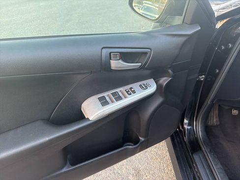 Used 2012 Toyota Camry SE w/ Leather Pkg FWD image 14