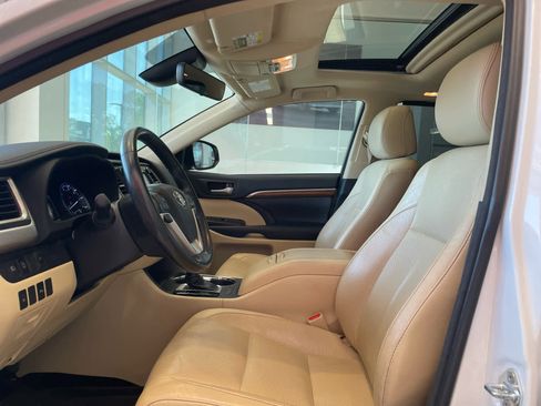 Used 2017 Toyota Highlander Limited image 5