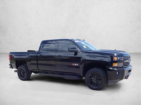 Used 2019 Chevrolet Silverado 2500 LT w/ Midnight Edition AWD/4WD image 6