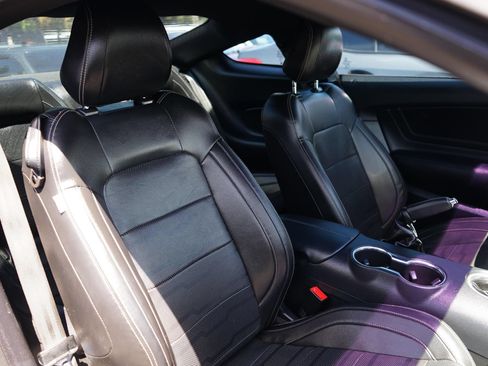 Used 2018 Ford Mustang GT Premium w/ GT Performance Package RWD image 15
