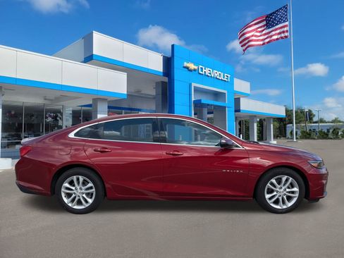 Used 2017 Chevrolet Malibu LT w/ Leather Package image 3