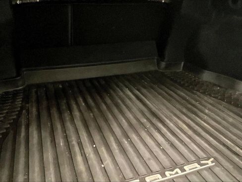 Used 2019 Toyota Camry SE image 34