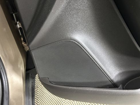 Used 2018 Chevrolet Trax LT w/ LT Convenience Package FWD image 27