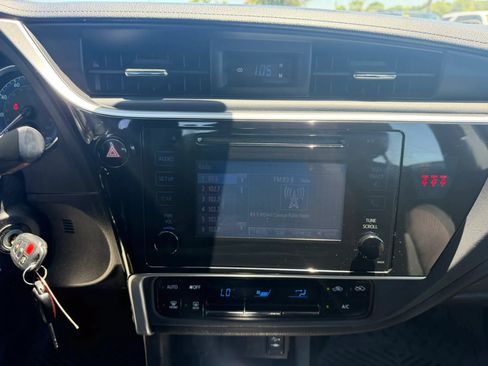 Used 2018 Toyota Corolla LE FWD image 16