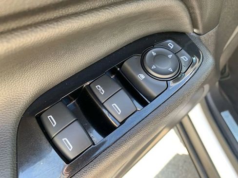 Used 2024 Chevrolet Equinox Premier image 18