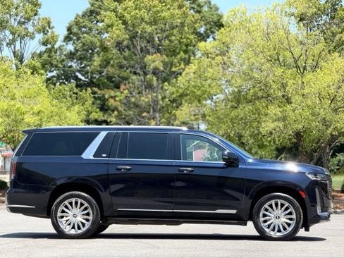 Used 2023 Cadillac Escalade ESV Premium Luxury AWD/4WD image 5