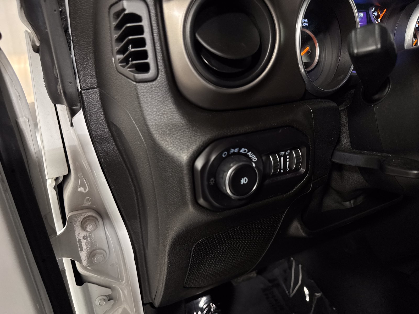 Used 2018 Jeep Wrangler Unlimited Sport S AWD/4WD image 17
