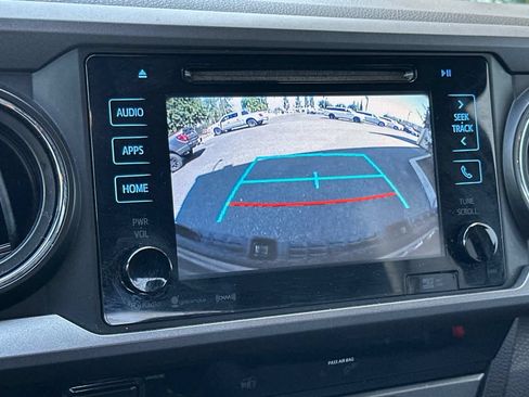 Used 2018 Toyota Tacoma TRD Off-Road AWD/4WD image 19