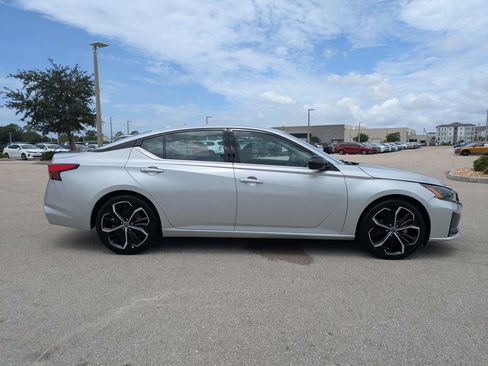 Used 2023 Nissan Altima 2.5 SR FWD image 4