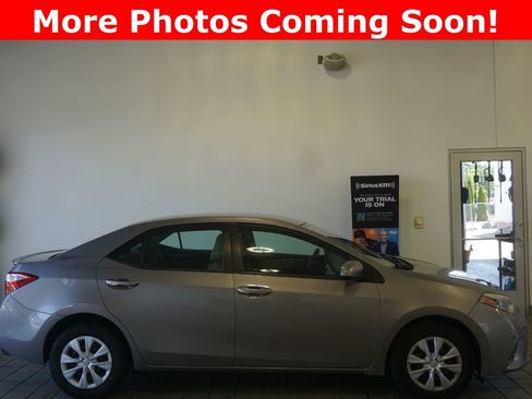 Used 2015 Toyota Corolla LE FWD image 2
