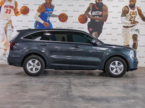 Used 2025 Kia Sorento LX FWD image 17