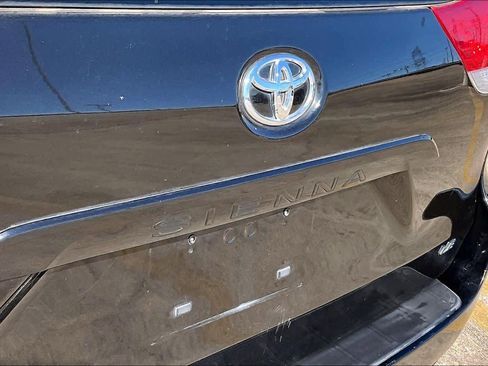 Used 2011 Toyota Sienna LE image 31
