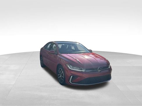 Used 2025 Volkswagen Jetta SE w/ Sunroof Package image 2