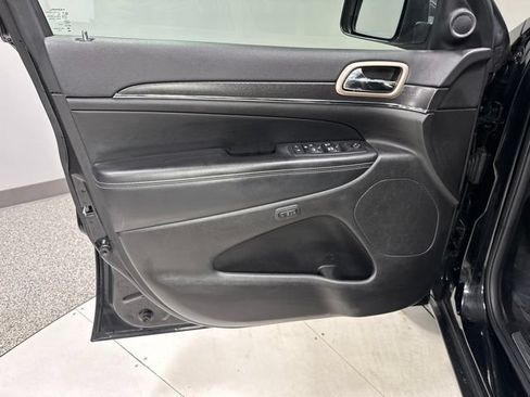 Used 2017 Jeep Grand Cherokee Limited AWD/4WD image 12