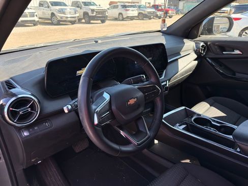 Used 2025 Chevrolet Equinox LT w/ Safety and Technology Package image 12