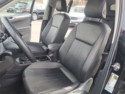 Certified 2022 Volkswagen Tiguan SE w/ Panoramic Sunroof Package image 13