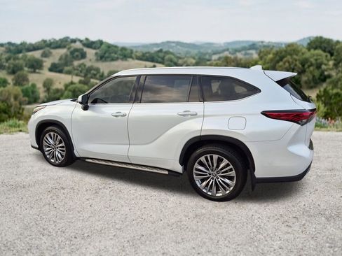 Used 2022 Toyota Highlander Platinum AWD/4WD image 7