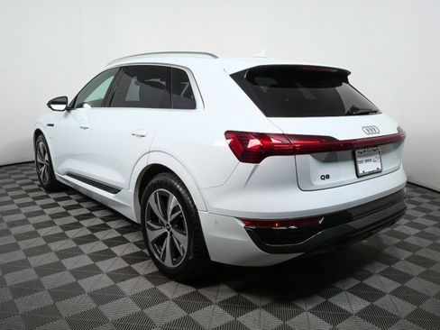 Used 2024 Audi Q8 e-tron Premium Plus image 31