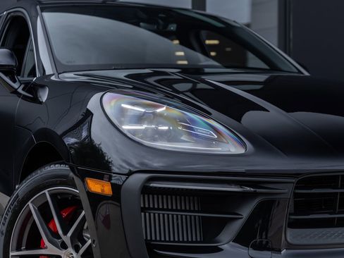 Certified 2022 Porsche Macan S AWD/4WD image 21
