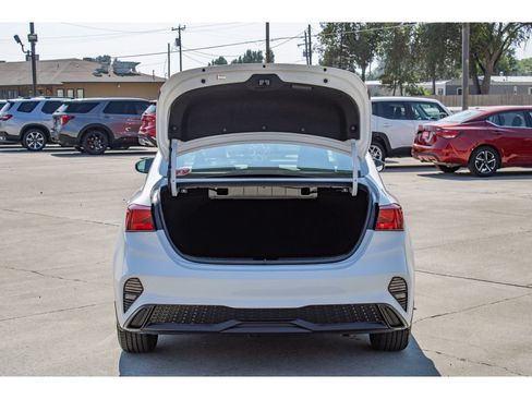 Used 2024 Kia Forte LXS w/ LXS Technology Package FWD image 11