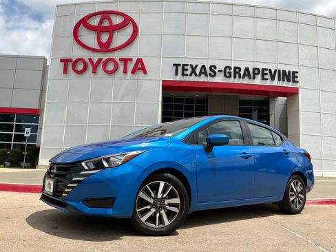 Used 2023 Nissan Versa SV FWD image 2