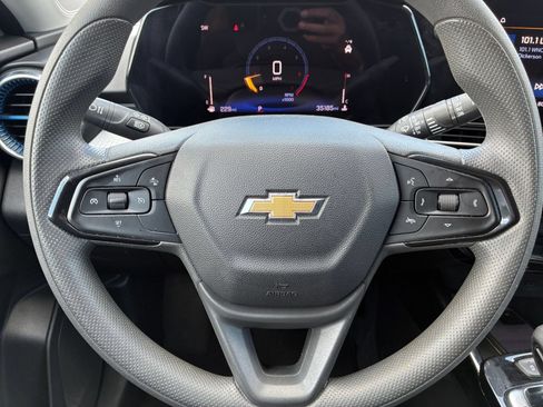 Used 2025 Chevrolet Trax LT FWD image 26