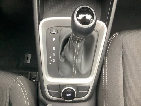 Used 2025 Hyundai Venue SEL FWD image 21