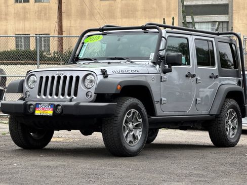 Used 2018 Jeep Wrangler Unlimited Rubicon w/ Connectivity Group AWD/4WD image 8