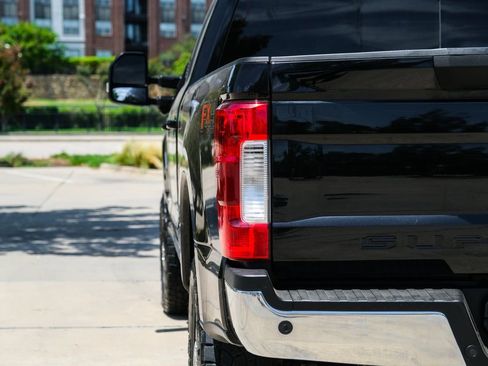 Used 2018 Ford F250 Lariat w/ Lariat Ultimate Package AWD/4WD image 19