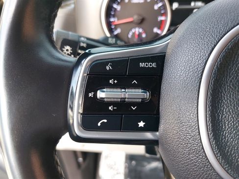 Certified 2024 Kia Carnival LX image 18