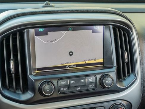 Used 2018 Chevrolet Colorado ZR2 image 28