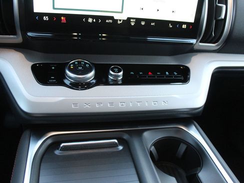 New 2025 Ford Expedition Active AWD/4WD image 27