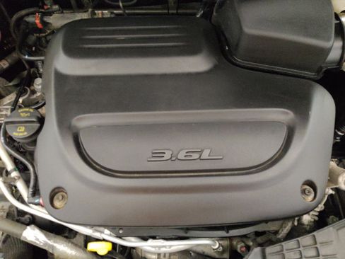 Used 2023 Chrysler Voyager LX FWD image 30