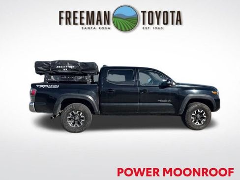 Used 2022 Toyota Tacoma TRD Off-Road w/ TRD Premium Off Road Package image 4